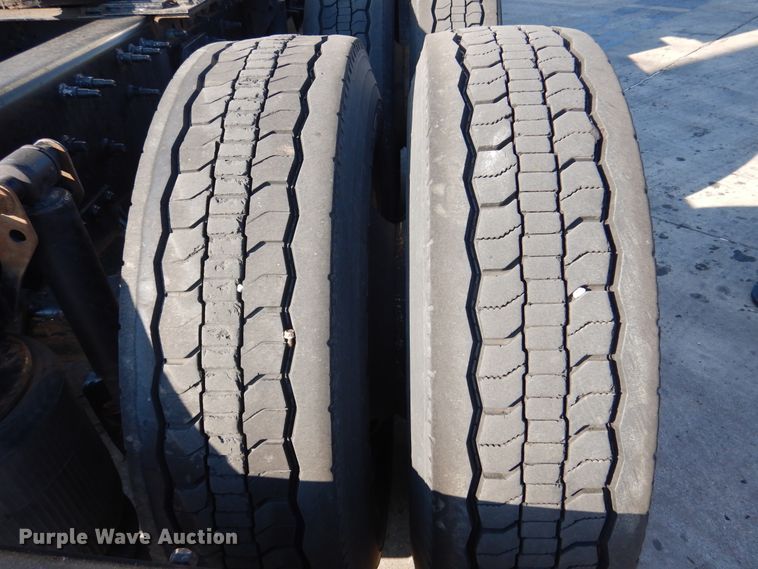 image for item DM6466 2012 Volvo VNL  semi truck