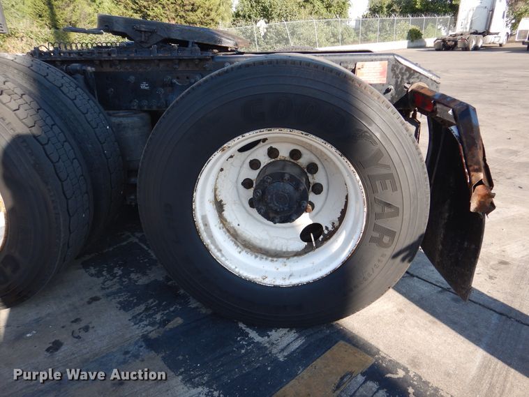 image for item DM6466 2012 Volvo VNL  semi truck