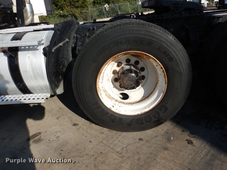 image for item DM6466 2012 Volvo VNL  semi truck