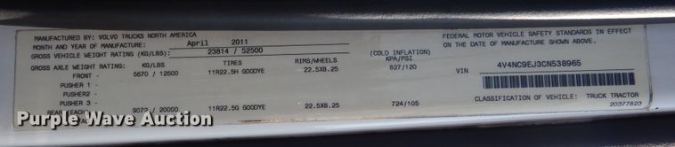 image for item DM6466 2012 Volvo VNL  semi truck