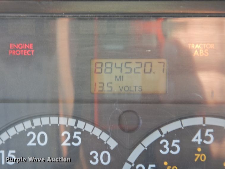 image for item DM8984 2005 Freightliner Columbia 120  semi truck