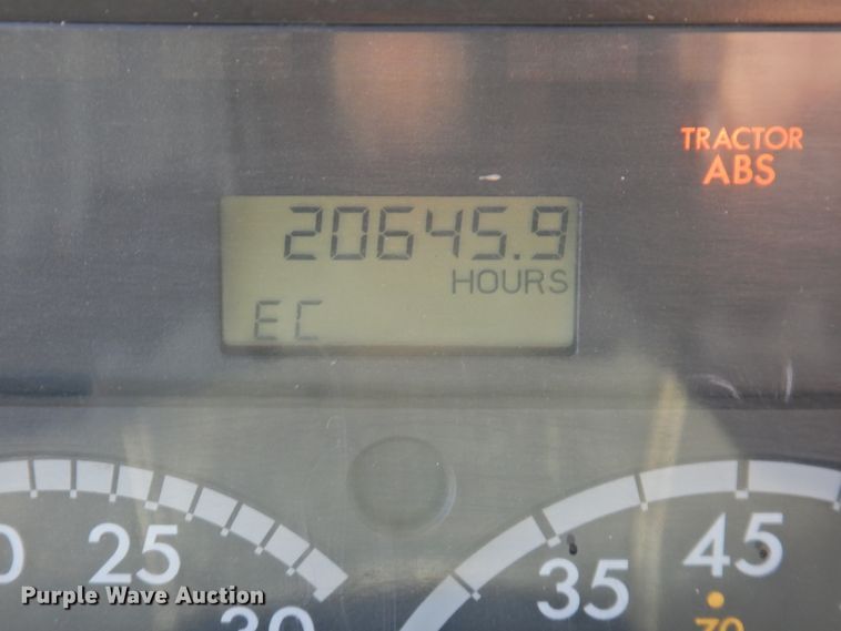 image for item DM8984 2005 Freightliner Columbia 120  semi truck