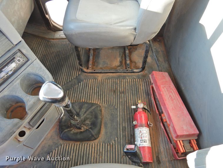 image for item DM8984 2005 Freightliner Columbia 120  semi truck