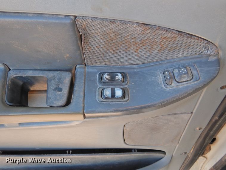 image for item DM8984 2005 Freightliner Columbia 120  semi truck