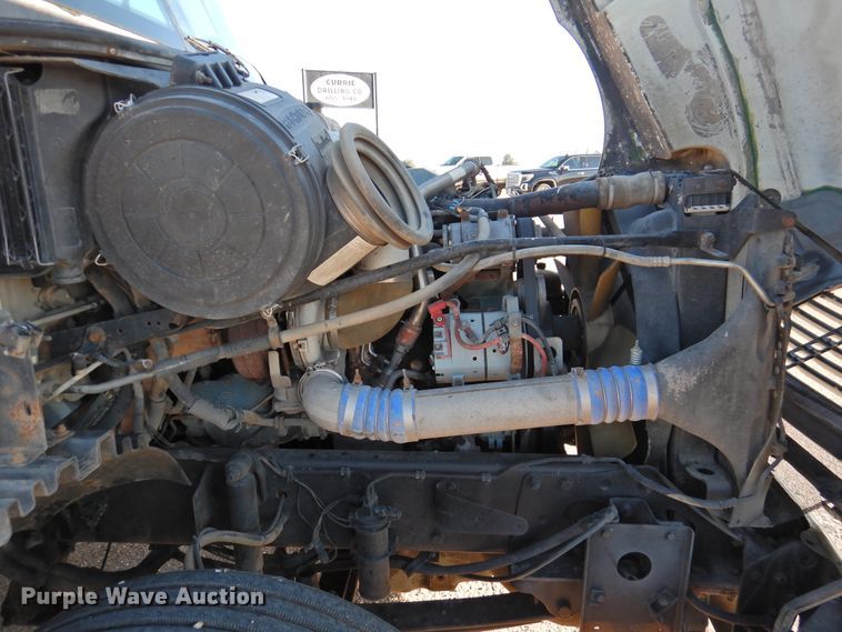 image for item DM8984 2005 Freightliner Columbia 120  semi truck