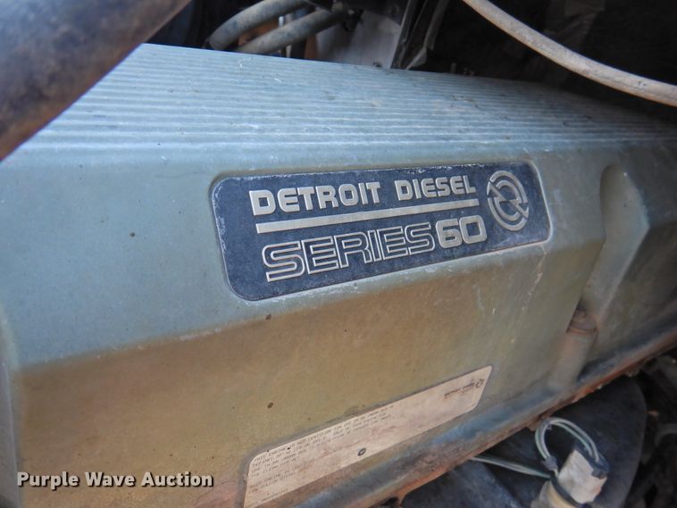 image for item DM8984 2005 Freightliner Columbia 120  semi truck