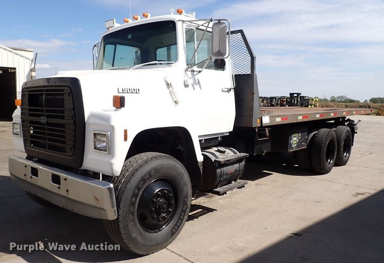 image for item DN2131 1990 Ford LN9000  rollback truck