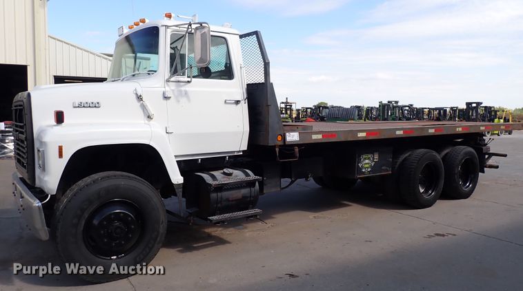 image for item DN2131 1990 Ford LN9000  rollback truck