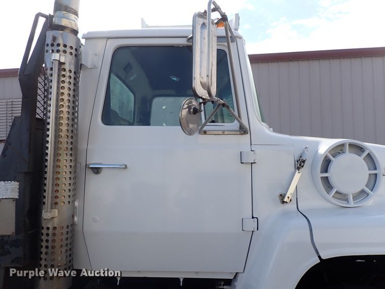 image for item DN2131 1990 Ford LN9000  rollback truck