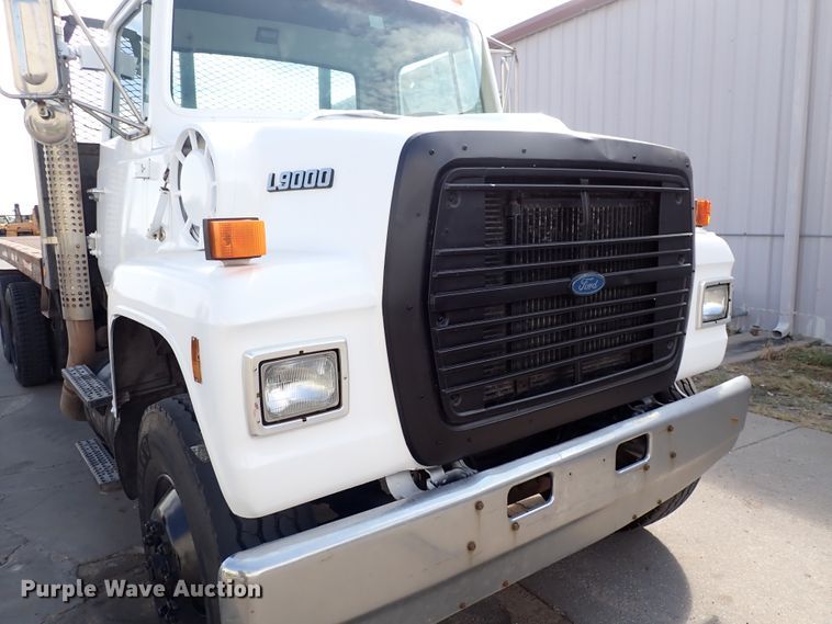 image for item DN2131 1990 Ford LN9000  rollback truck
