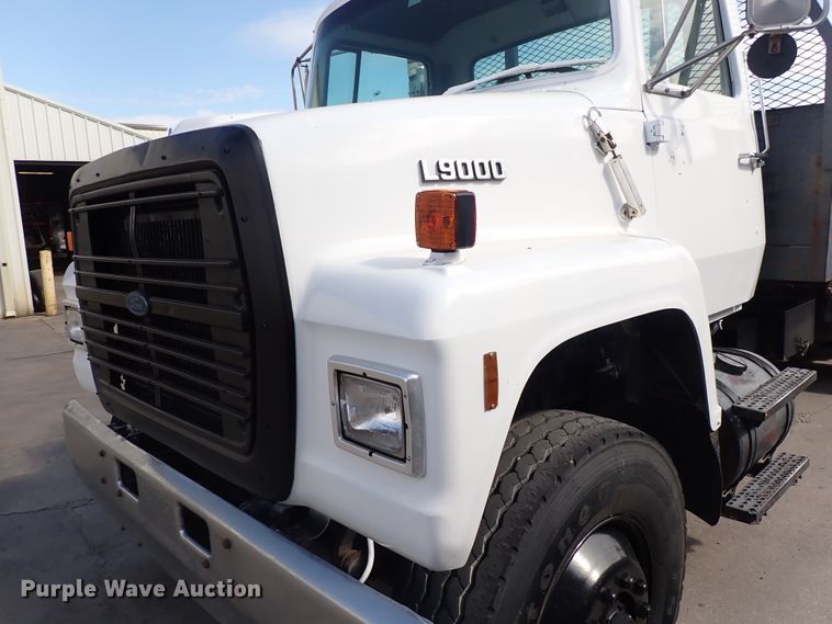 image for item DN2131 1990 Ford LN9000  rollback truck