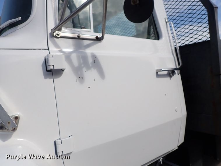 image for item DN2131 1990 Ford LN9000  rollback truck