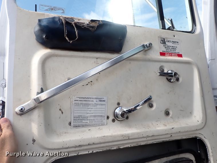 image for item DN2131 1990 Ford LN9000  rollback truck