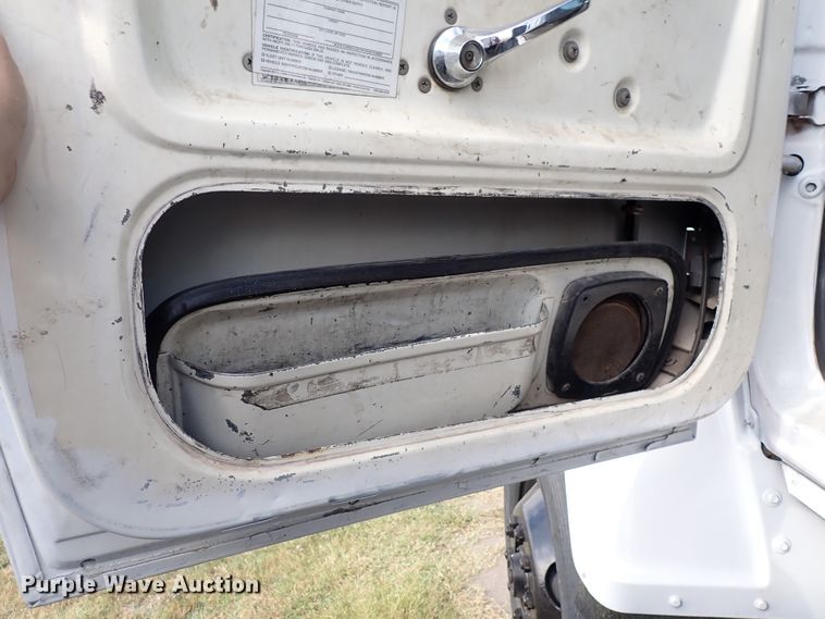 image for item DN2131 1990 Ford LN9000  rollback truck