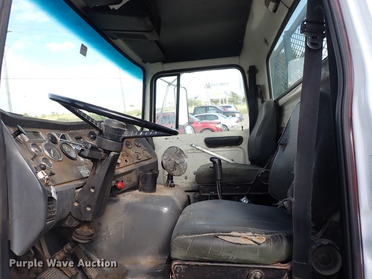 image for item DN2131 1990 Ford LN9000  rollback truck