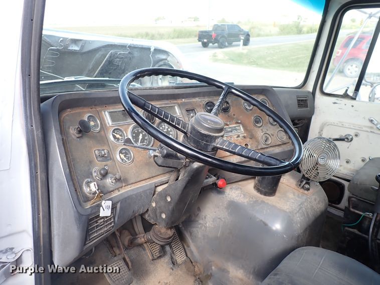 image for item DN2131 1990 Ford LN9000  rollback truck