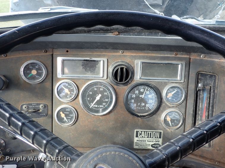 image for item DN2131 1990 Ford LN9000  rollback truck