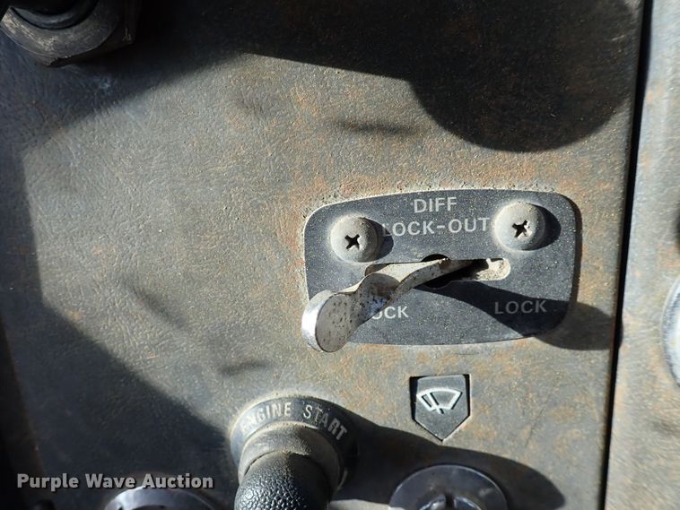 image for item DN2131 1990 Ford LN9000  rollback truck