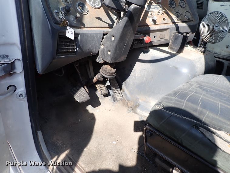 image for item DN2131 1990 Ford LN9000  rollback truck