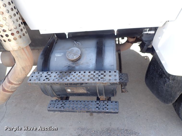 image for item DN2131 1990 Ford LN9000  rollback truck