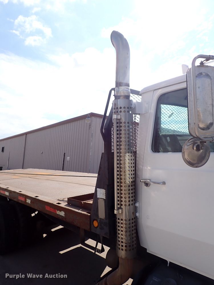 image for item DN2131 1990 Ford LN9000  rollback truck