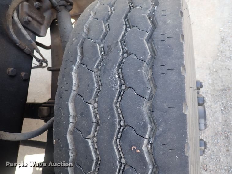 image for item DN2131 1990 Ford LN9000  rollback truck