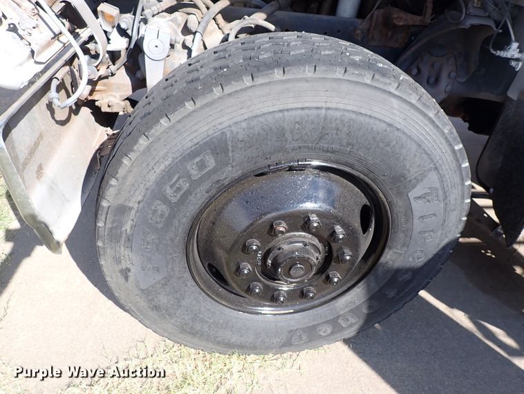 image for item DN2131 1990 Ford LN9000  rollback truck