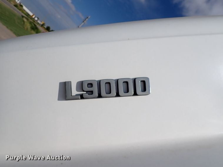 image for item DN2131 1990 Ford LN9000  rollback truck