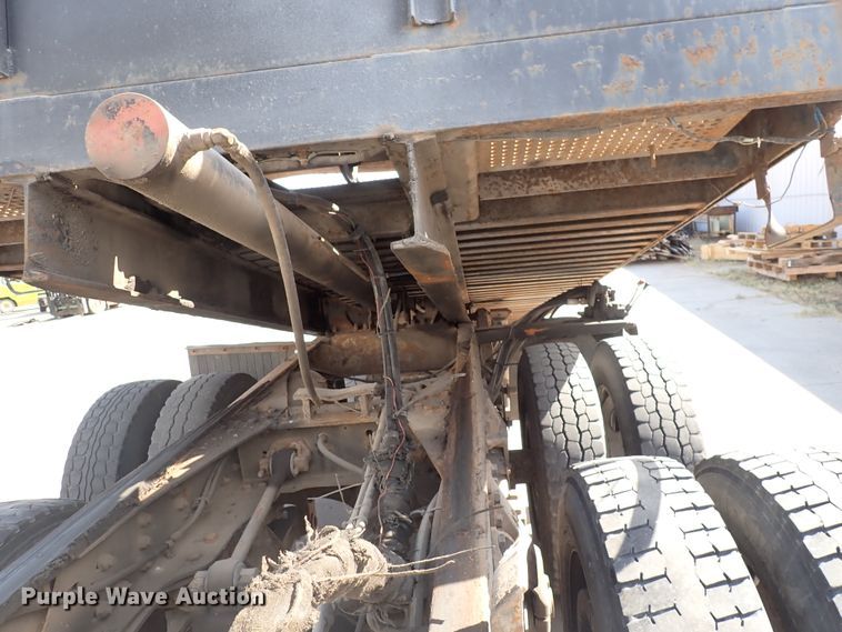 image for item DN2131 1990 Ford LN9000  rollback truck