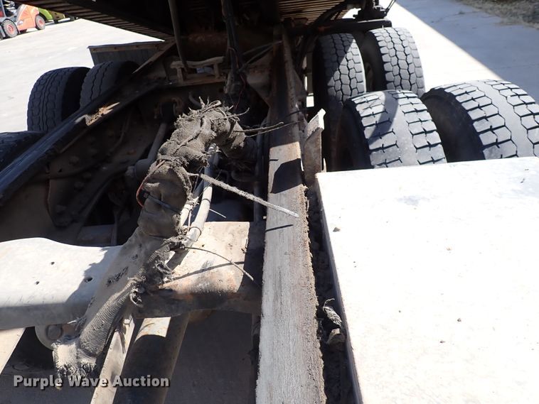 image for item DN2131 1990 Ford LN9000  rollback truck