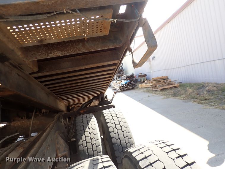 image for item DN2131 1990 Ford LN9000  rollback truck