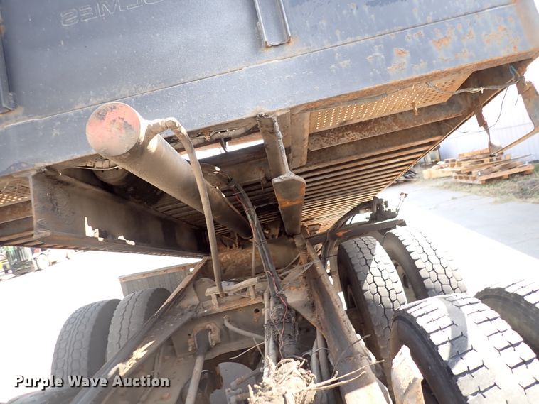 image for item DN2131 1990 Ford LN9000  rollback truck