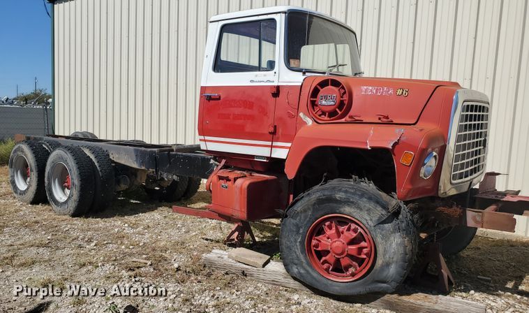 image for item GK9969 1972 Ford LT9000  truck cab and chassis