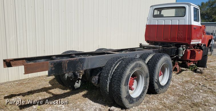 image for item GK9969 1972 Ford LT9000  truck cab and chassis