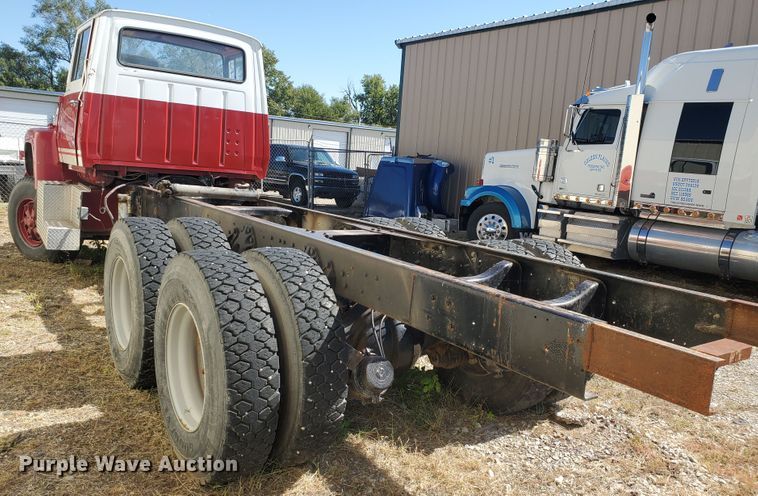 image for item GK9969 1972 Ford LT9000  truck cab and chassis