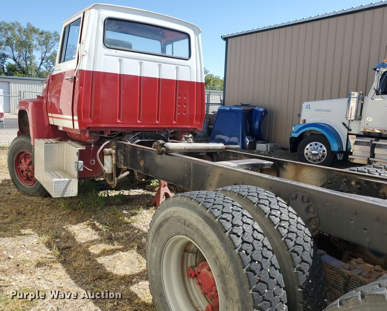 image for item GK9969 1972 Ford LT9000  truck cab and chassis