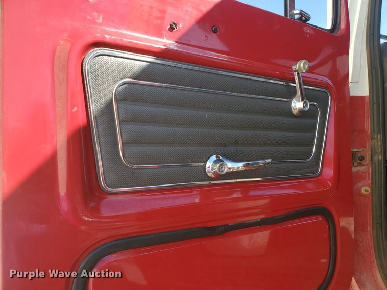 image for item GK9969 1972 Ford LT9000  truck cab and chassis