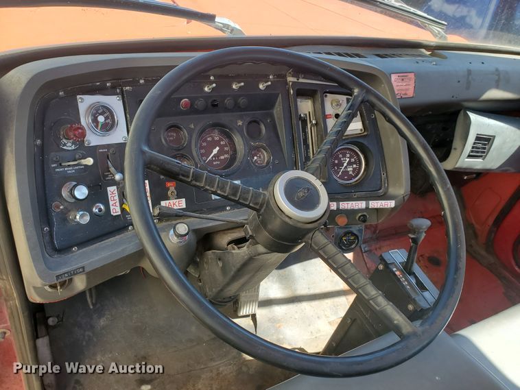 image for item GK9969 1972 Ford LT9000  truck cab and chassis