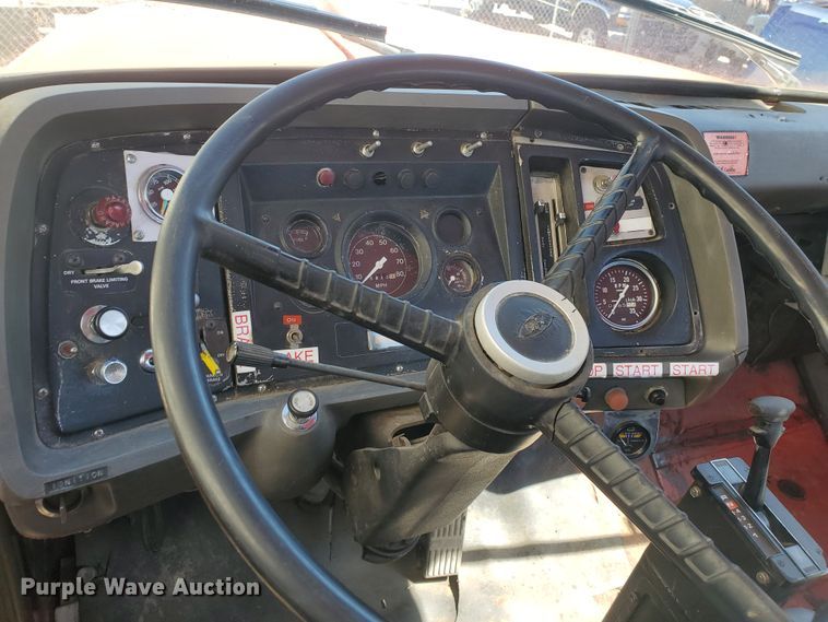 image for item GK9969 1972 Ford LT9000  truck cab and chassis