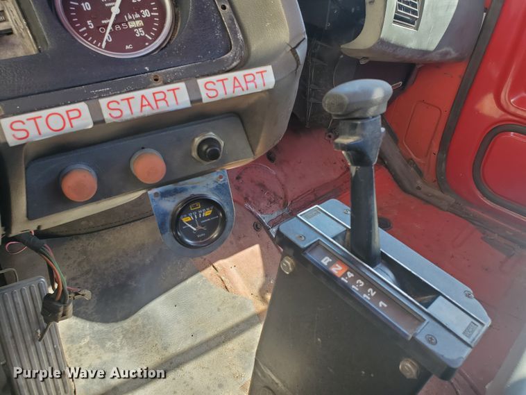 image for item GK9969 1972 Ford LT9000  truck cab and chassis