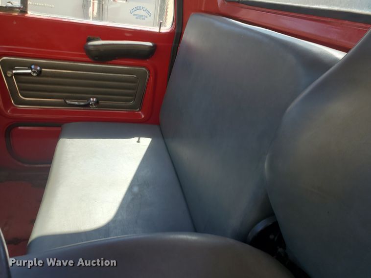 image for item GK9969 1972 Ford LT9000  truck cab and chassis