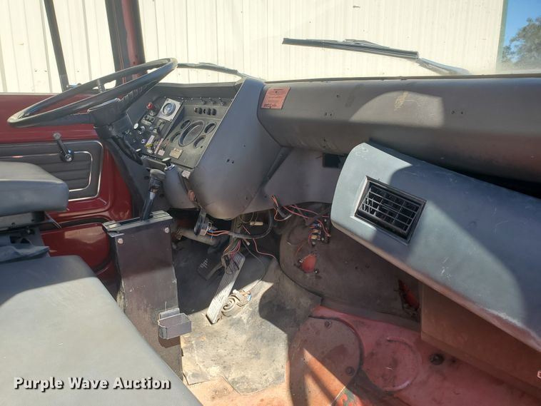 image for item GK9969 1972 Ford LT9000  truck cab and chassis