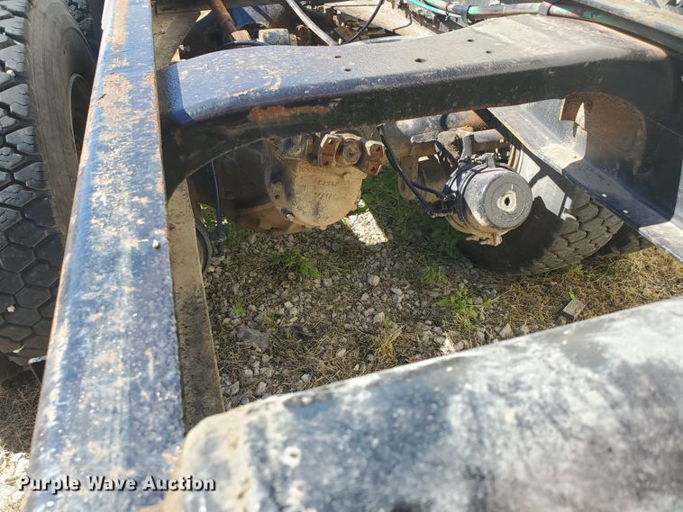 image for item GK9969 1972 Ford LT9000  truck cab and chassis