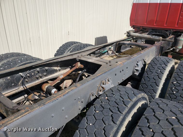 image for item GK9969 1972 Ford LT9000  truck cab and chassis