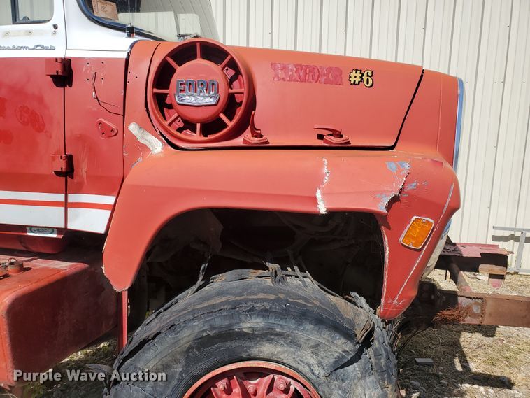 image for item GK9969 1972 Ford LT9000  truck cab and chassis