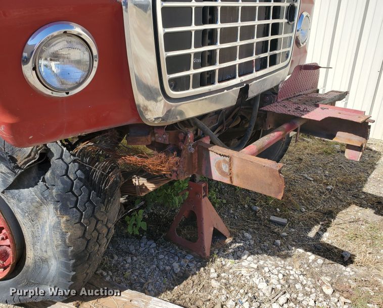 image for item GK9969 1972 Ford LT9000  truck cab and chassis