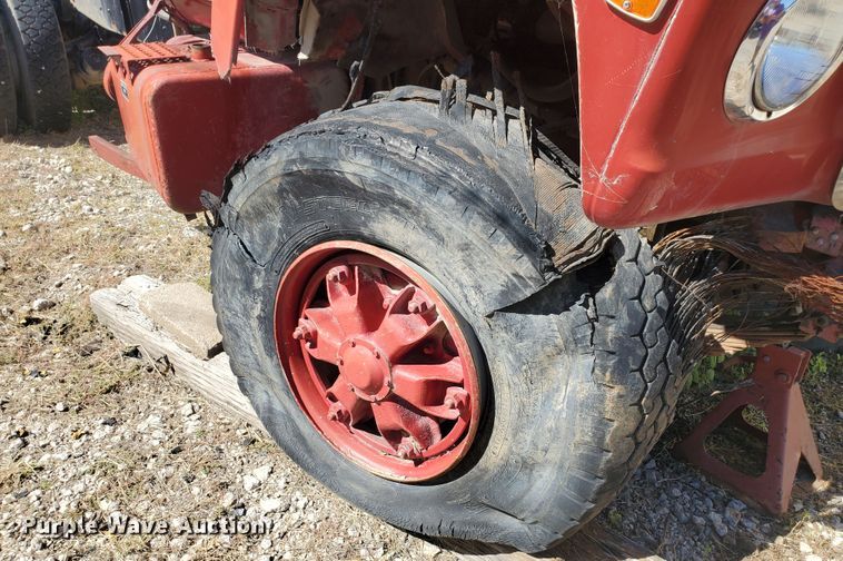 image for item GK9969 1972 Ford LT9000  truck cab and chassis