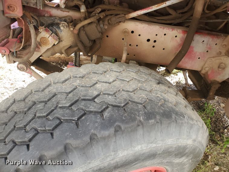 image for item GK9969 1972 Ford LT9000  truck cab and chassis