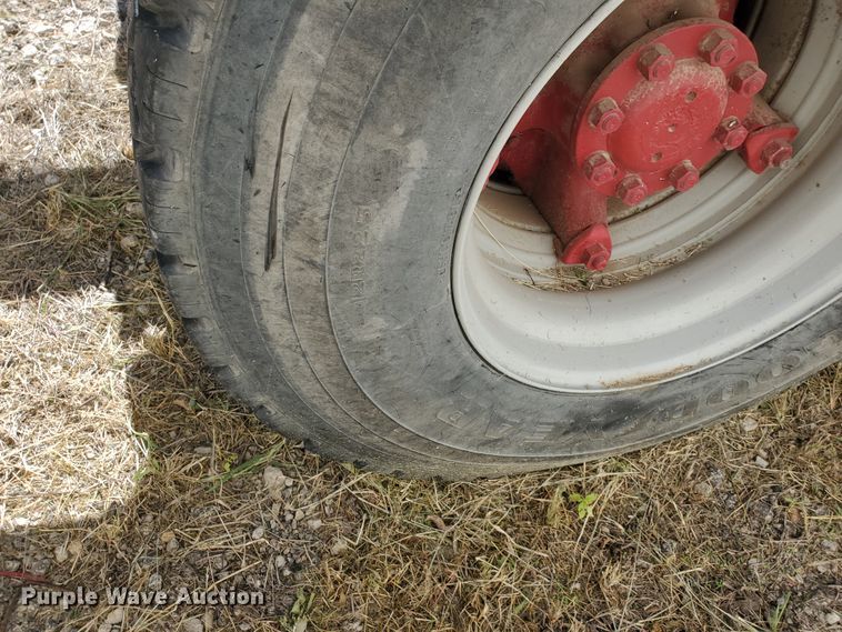 image for item GK9969 1972 Ford LT9000  truck cab and chassis