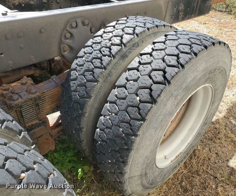 image for item GK9969 1972 Ford LT9000  truck cab and chassis